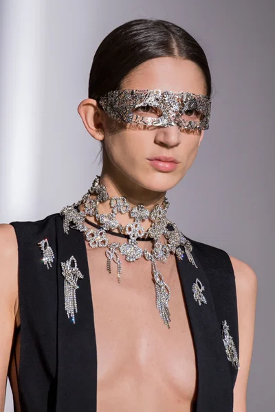 Look 98
